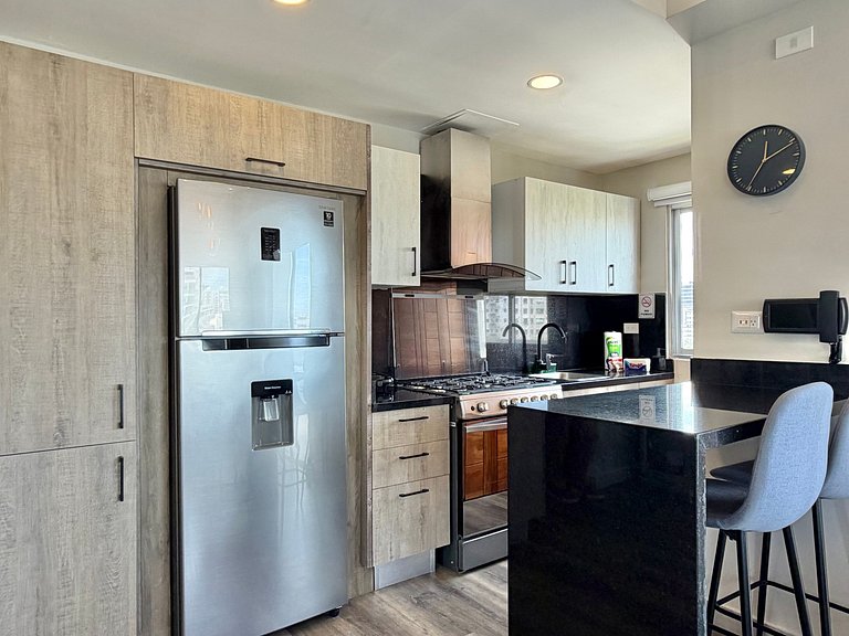 Pool-CityViews- 1BR-Gym-WiFi-A/C-YellowKey 5