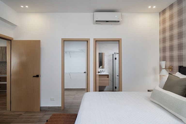 Regatta living apartment near Blue Mall with pool, spa and f