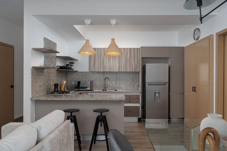Regatta living apartment near Blue Mall with pool, spa and f