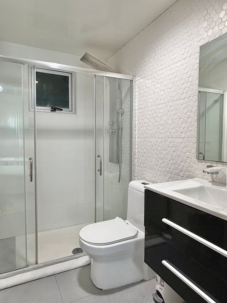 Stunning one-bedroom with pool, and gym - YK