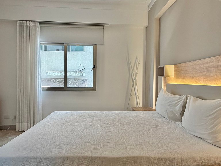Downtown|cozy|pool and 50 Mbps WiFi | 5* Yellowkey