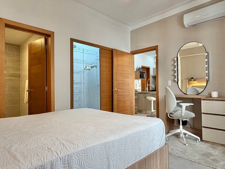 Downtown|cozy|pool and 50 Mbps WiFi | 5* Yellowkey