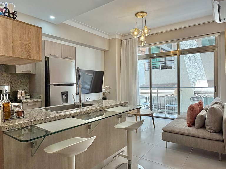 Downtown|cozy|pool and 50 Mbps WiFi | 5* Yellowkey