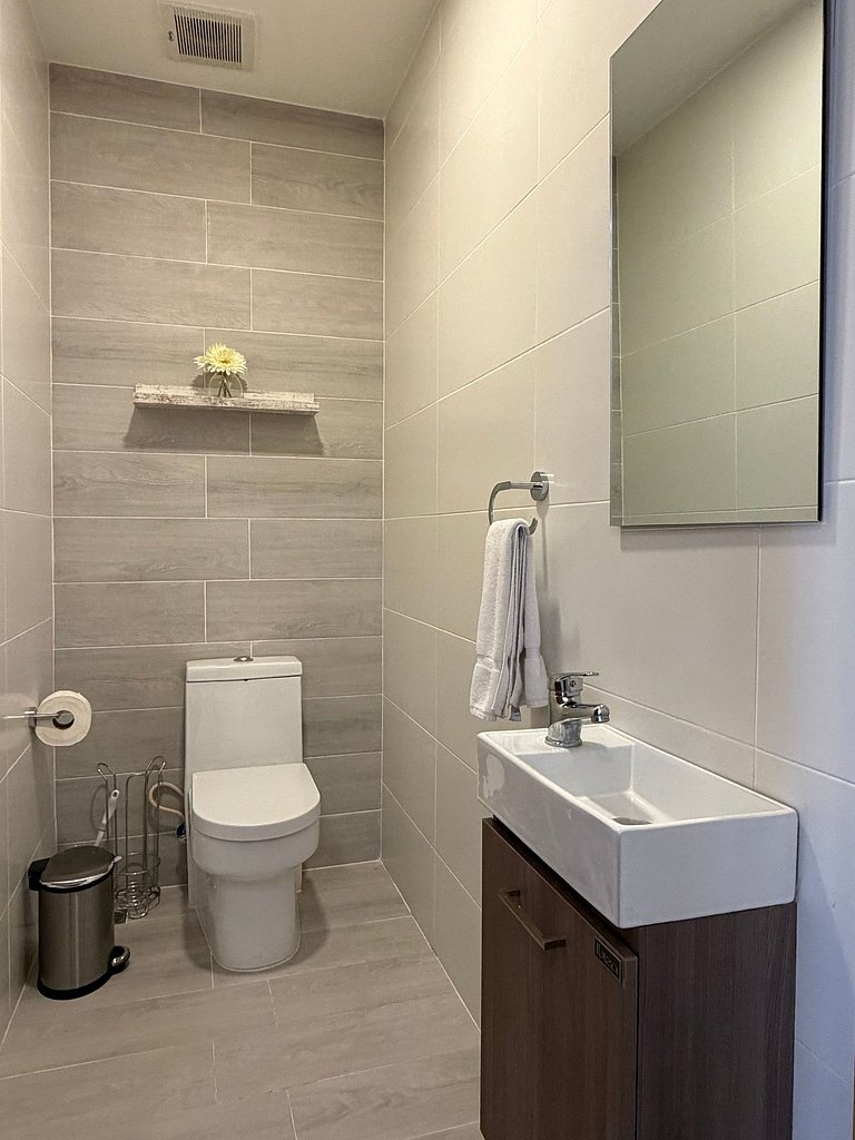 Downtown|cozy|pool and 50 Mbps WiFi | 5* Yellowkey