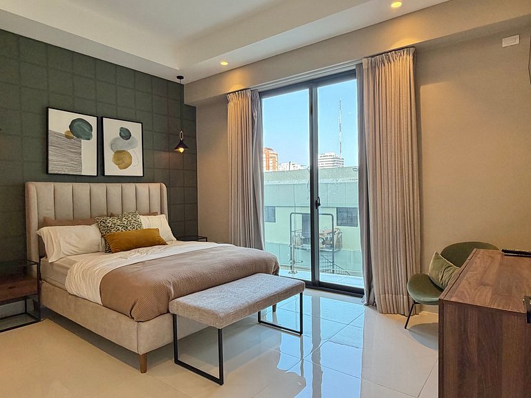 Newest&MostLuxurious-w/Pool-WiFi-Gym-A/C-YellowKey