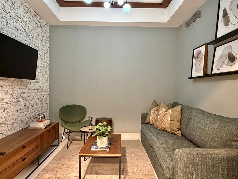 Newest&MostLuxurious-w/Pool-WiFi-Gym-A/C-YellowKey