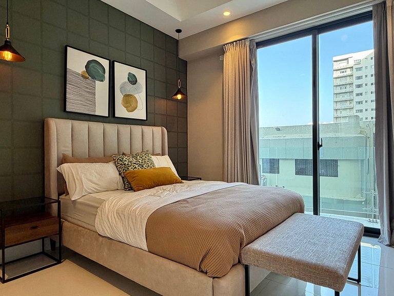 Newest&MostLuxurious-w/Pool-WiFi-Gym-A/C-YellowKey