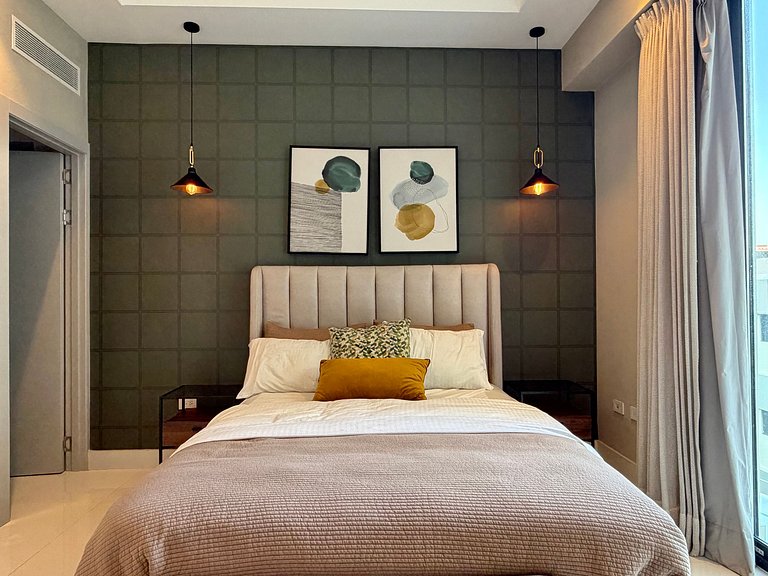 Newest&MostLuxurious-w/Pool-WiFi-Gym-A/C-YellowKey