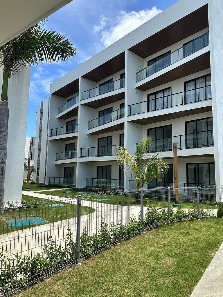 Cozy 1BR in Panorama Lake • Pool & Beach