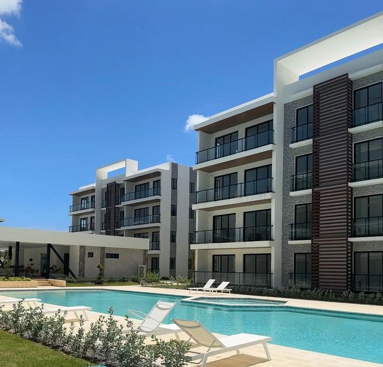 Cozy 1BR in The Towers • Pool & Beach