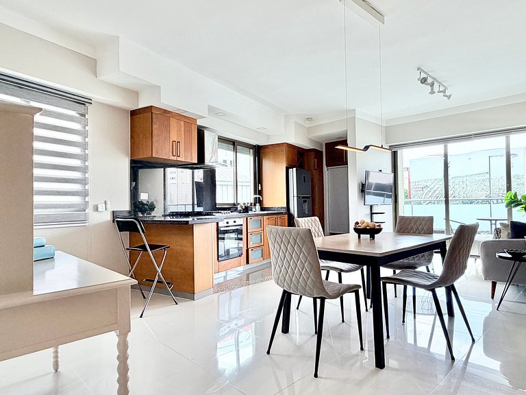 RooftopPool-WiFi-1BR-YellowKey