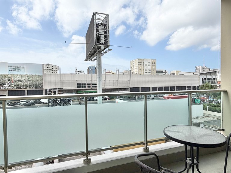 RooftopPool-WiFi-1BR-YellowKey