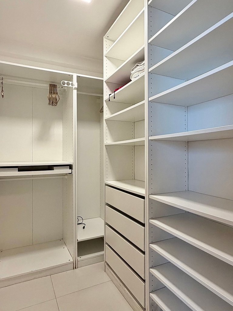 CityCenter-Comfy-3br-W/Pool-Gym-A/C-WiFi-YellowKey