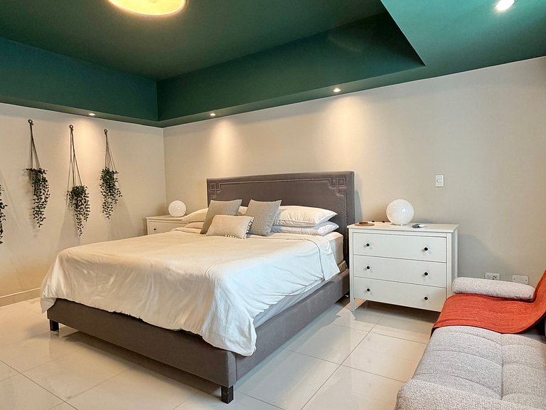 CityCenter-Comfy-3br-W/Pool-Gym-A/C-WiFi-YellowKey
