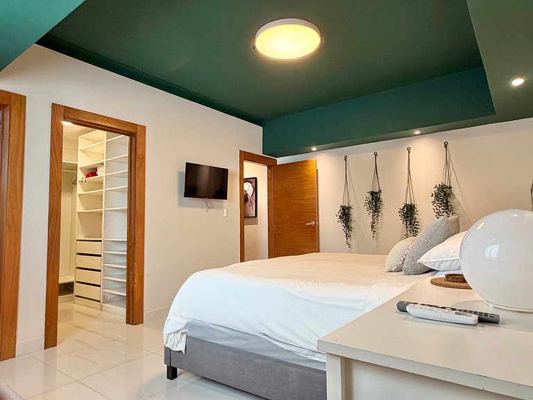 CityCenter-Comfy-3br-W/Pool-Gym-A/C-WiFi-YellowKey
