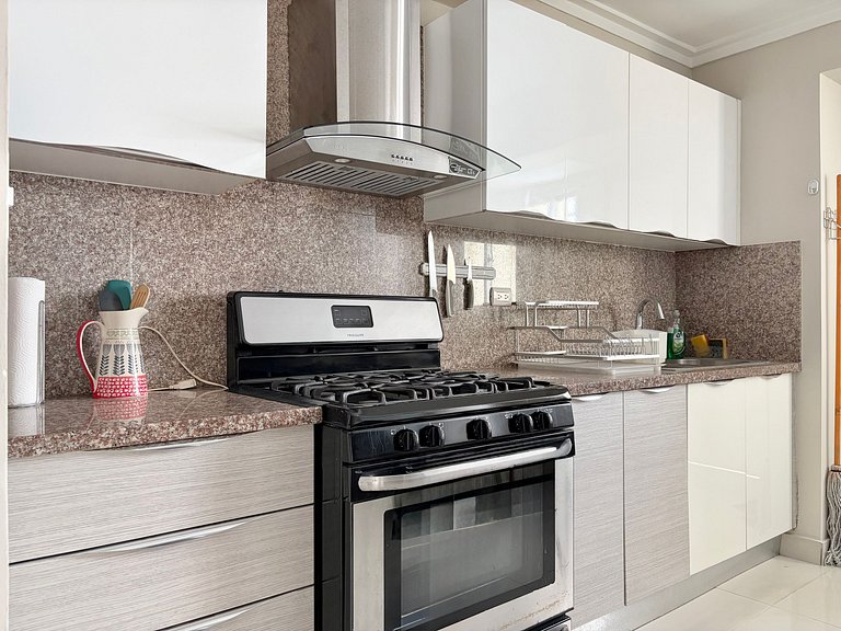 CityCenter-Comfy-3br-W/Pool-Gym-A/C-WiFi-YellowKey